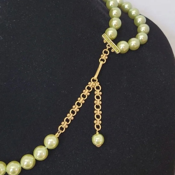 Heidi Daus Turtle Necklace & Earrings Set “Simply Irresistible” Green Crystals - Picture 3 of 14